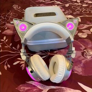 Brookstone Ariana Grande Wireless headphones